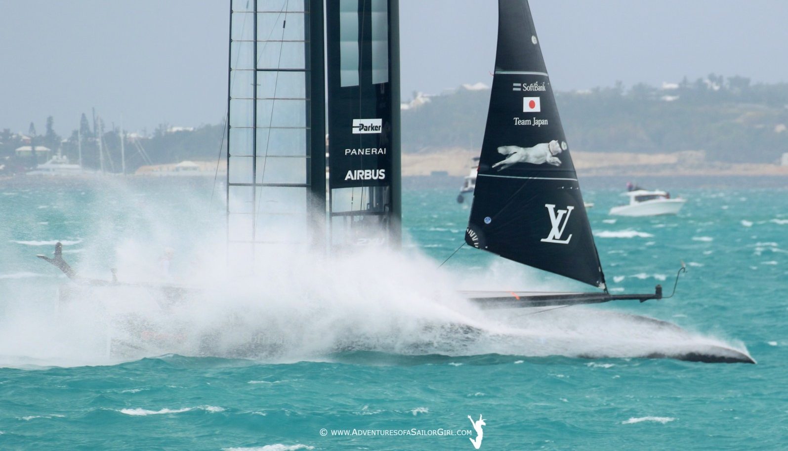 CAPSIZE! – Extreme conditions in Bermuda for second playoff day | VIDEOS