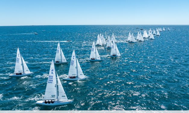 Shiftier than a bag of snakes! Frustrating conditions on Day 3 of the 2024 Etchells World Championships